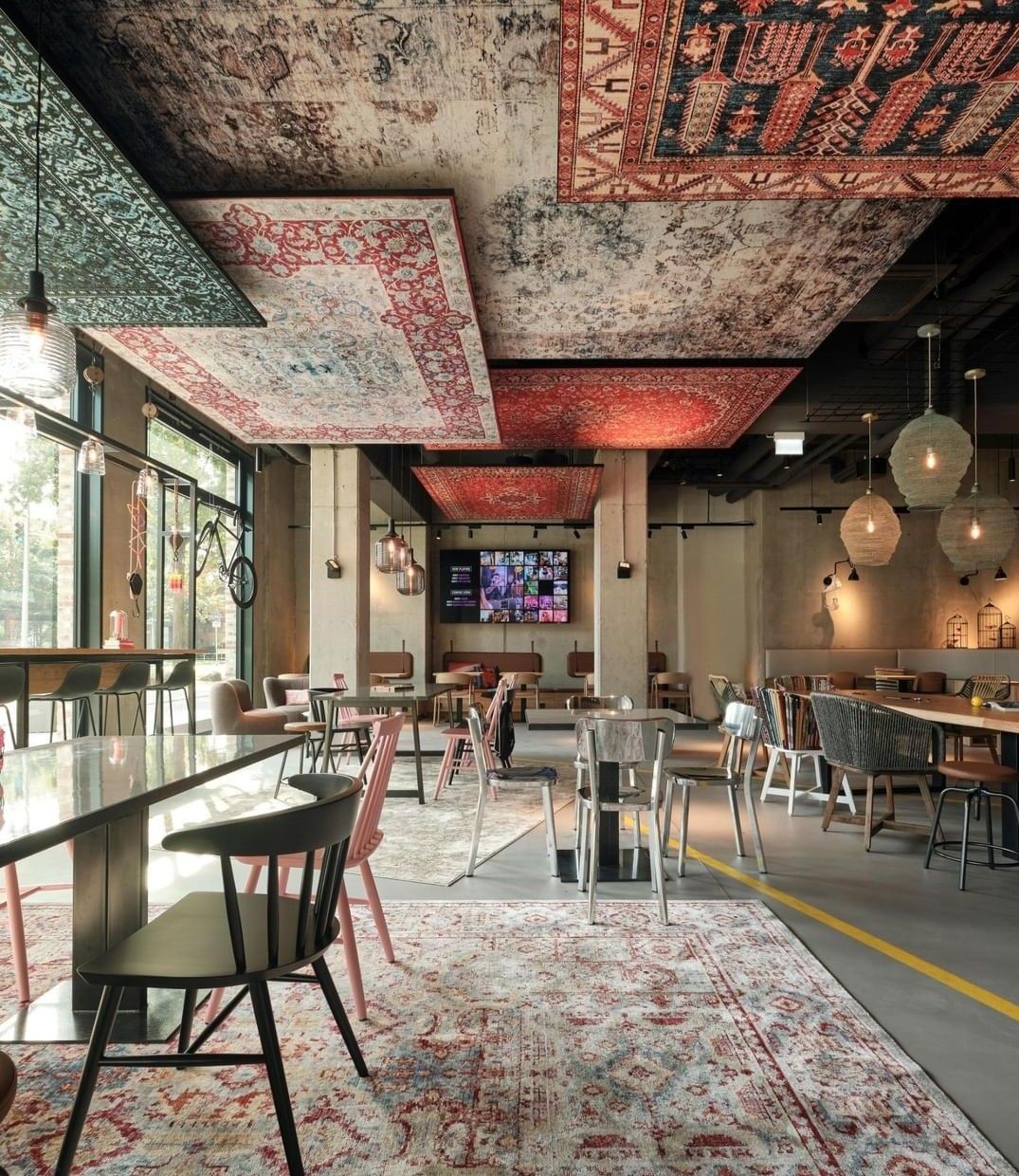 🏠 تبلیغات سقف؛ مسیر نوین جذب مشتری در بازار ساختوساز