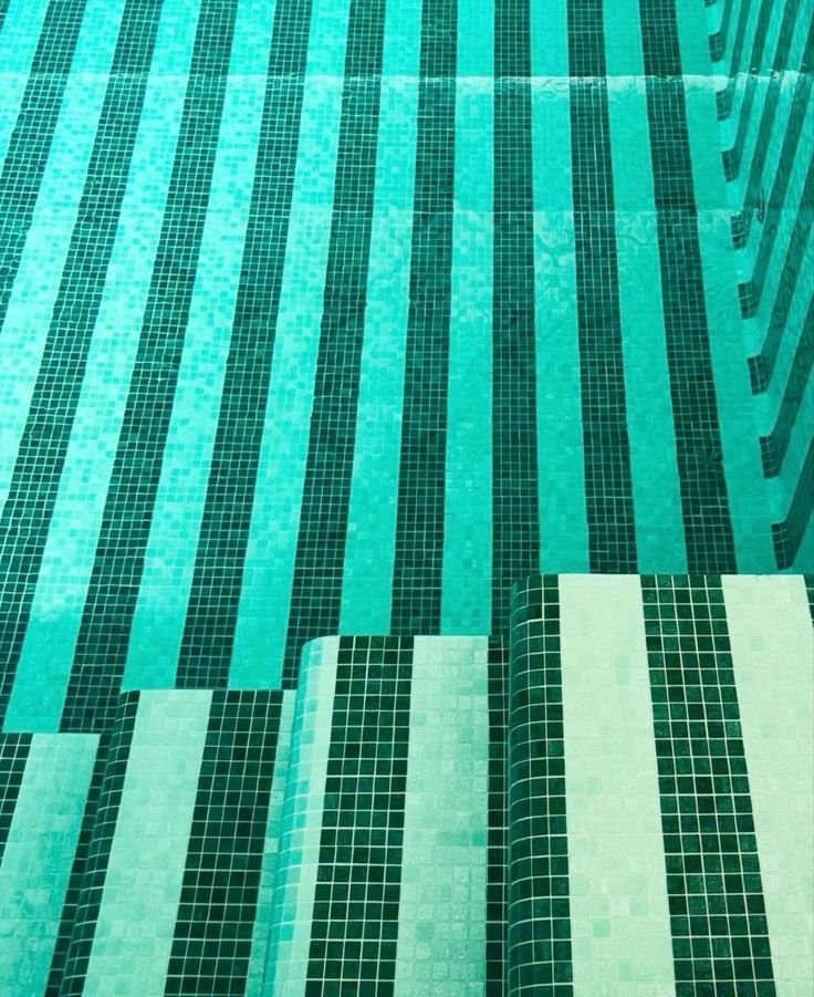 🧱 ۷ استراتژی طلایی تبلیغات کاشی استخر برای جذب مشتریان لوکس